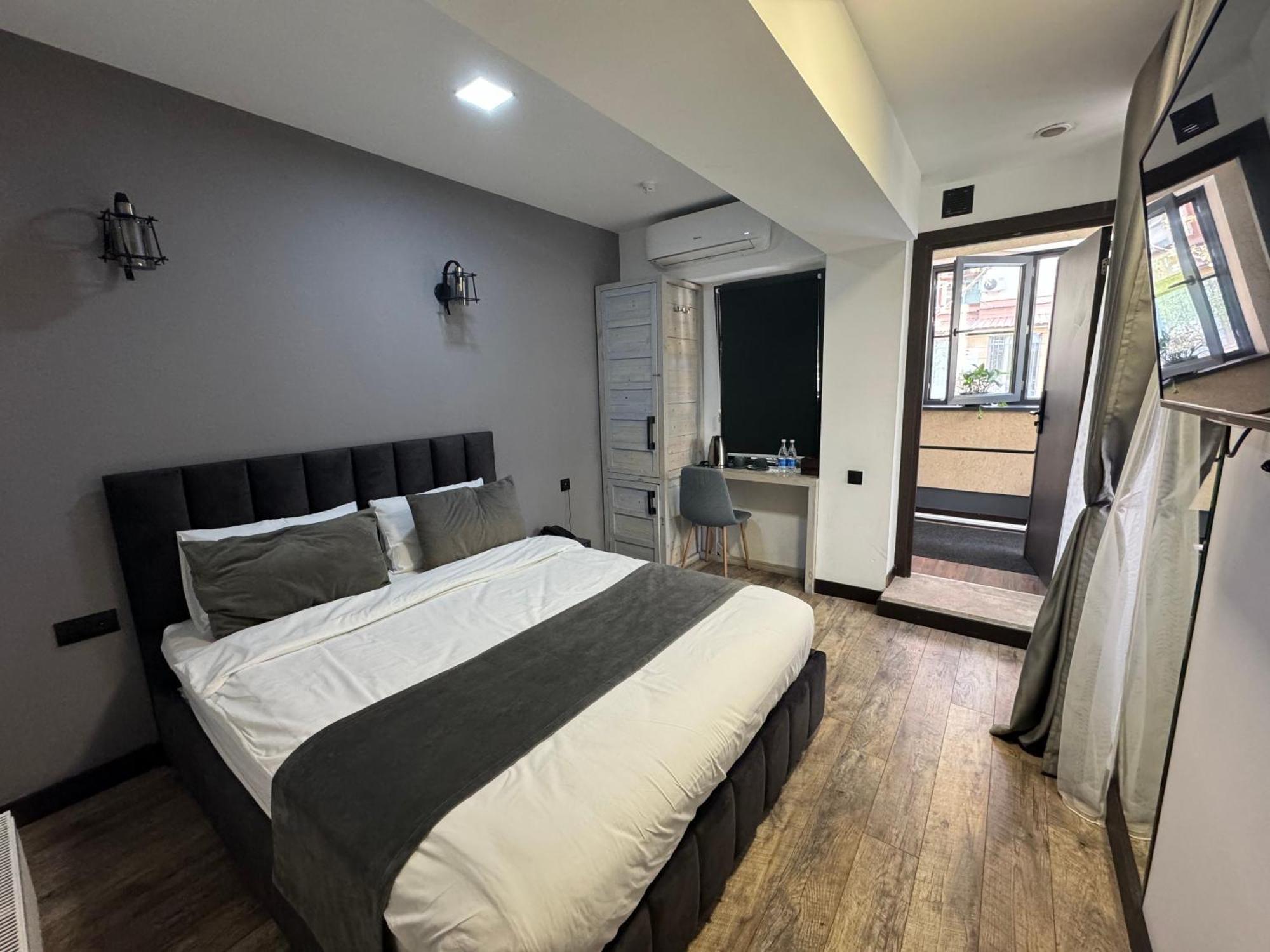 יירבאן The Phoenix Boutique Hotel מראה חיצוני תמונה